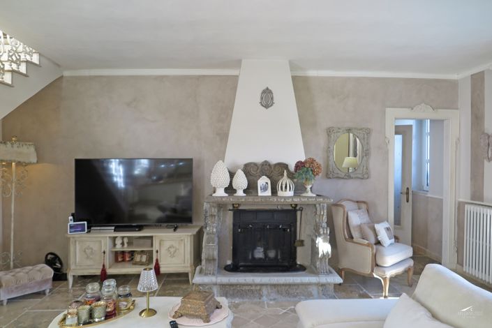 Image No.10-13 Bed Farmhouse for sale