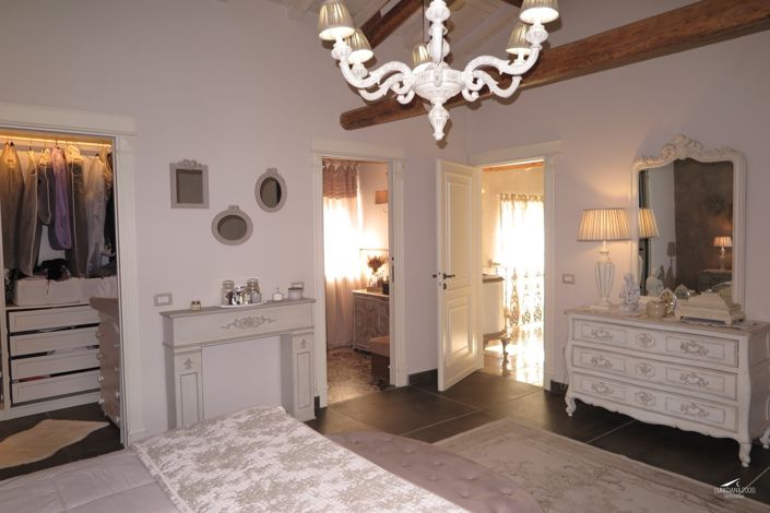 Image No.26-13 Bed Farmhouse for sale