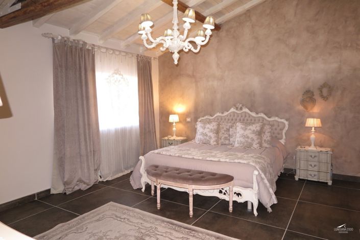 Image No.27-4 Bed Farmhouse for sale