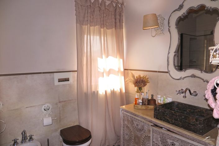 Image No.28-13 Bed Farmhouse for sale