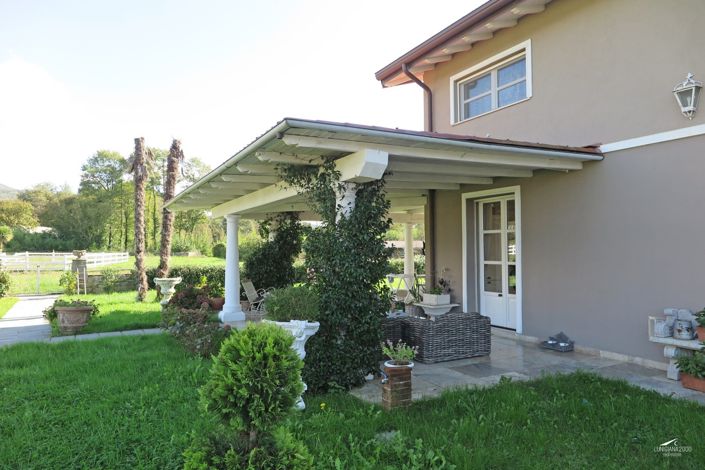 Image No.3-13 Bed Farmhouse for sale