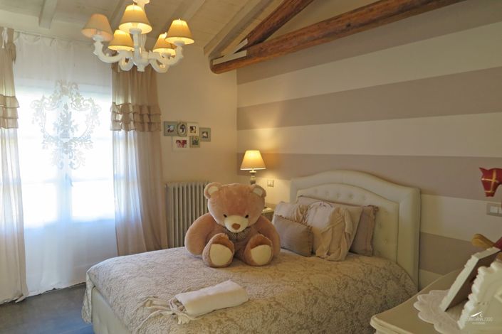 Image No.32-13 Bed Farmhouse for sale