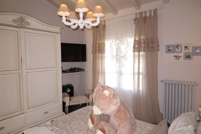 Image No.35-13 Bed Farmhouse for sale