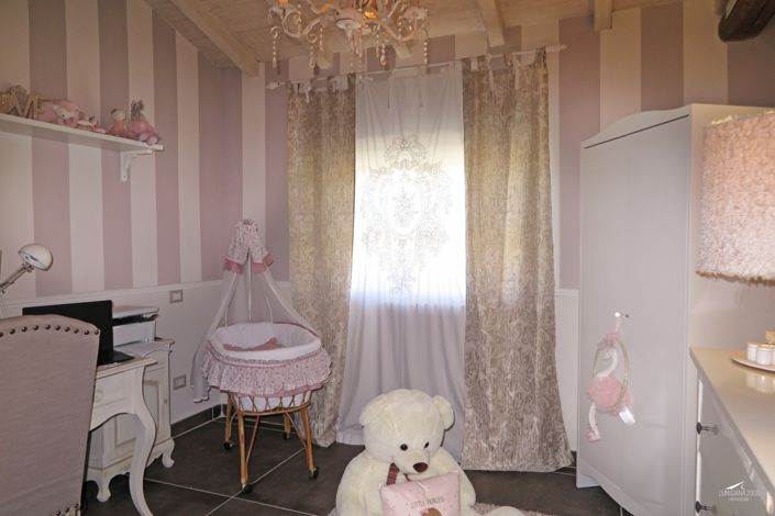 Image No.36-13 Bed Farmhouse for sale