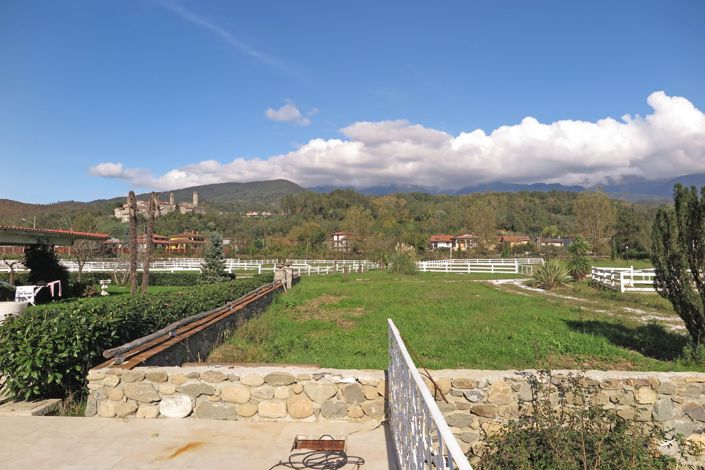 Image No.48-13 Bed Farmhouse for sale