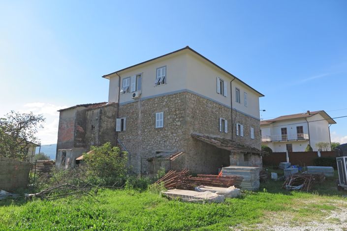 Image No.58-13 Bed Farmhouse for sale