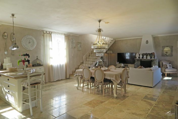 Image No.6-13 Bed Farmhouse for sale