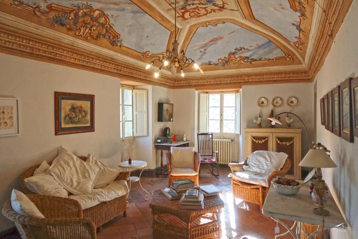 Image No.10-10 Bed Farmhouse for sale