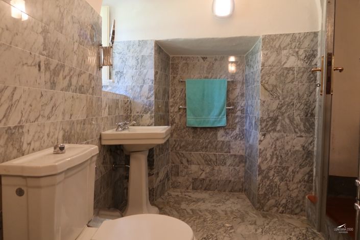 Image No.101-10 Bed Farmhouse for sale