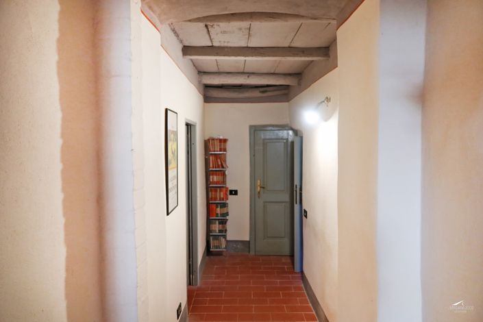 Image No.103-10 Bed Farmhouse for sale