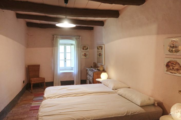 Image No.104-10 Bed Farmhouse for sale