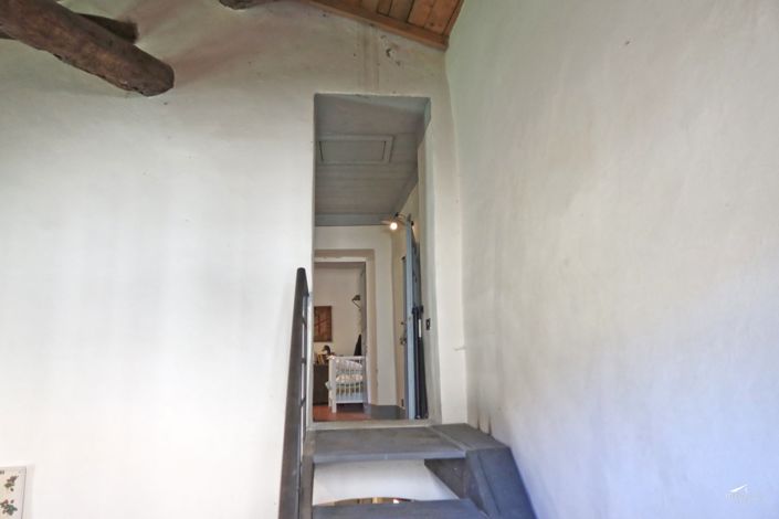 Image No.109-10 Bed Farmhouse for sale