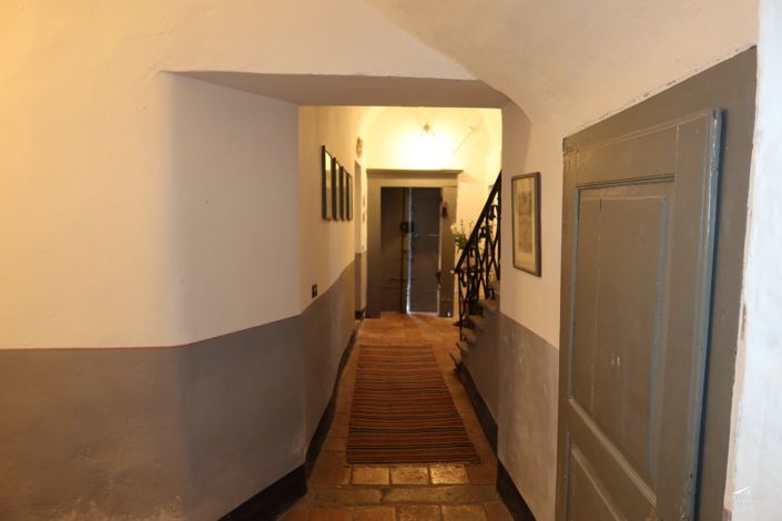 Image No.11-10 Bed Farmhouse for sale