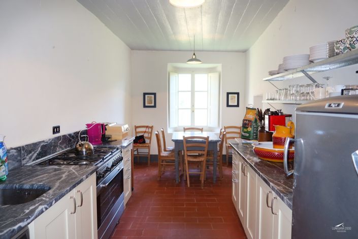 Image No.111-10 Bed Farmhouse for sale