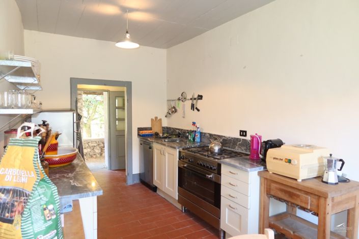 Image No.112-10 Bed Farmhouse for sale