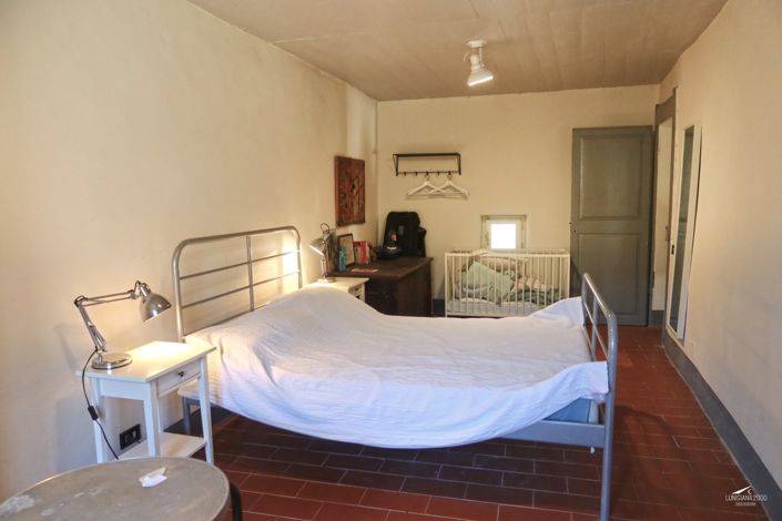 Image No.114-10 Bed Farmhouse for sale