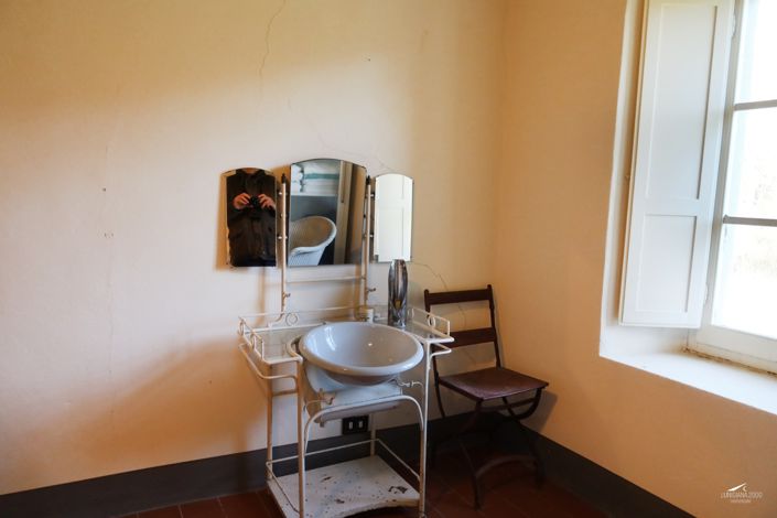 Image No.115-10 Bed Farmhouse for sale