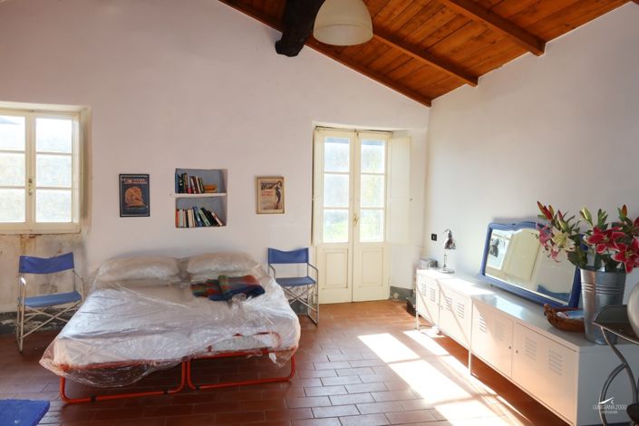 Image No.116-10 Bed Farmhouse for sale