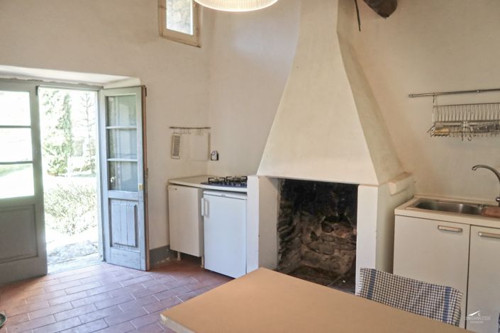 Image No.121-10 Bed Farmhouse for sale