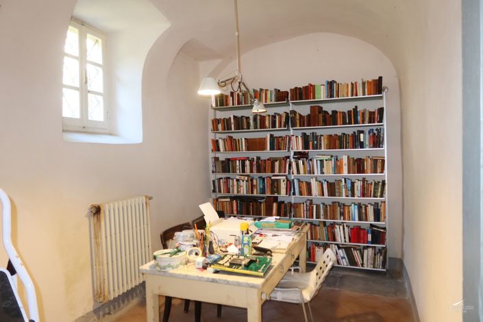 Image No.14-10 Bed Farmhouse for sale