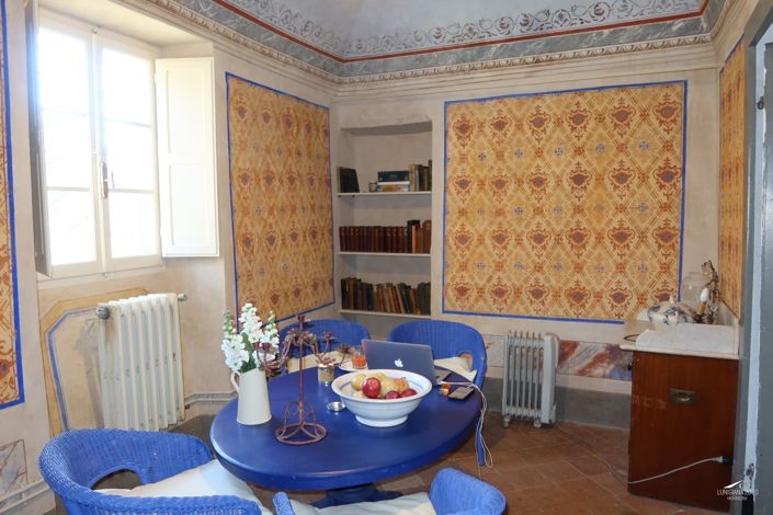 Image No.17-10 Bed Farmhouse for sale