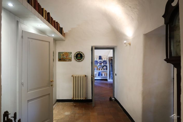 Image No.19-10 Bed Farmhouse for sale