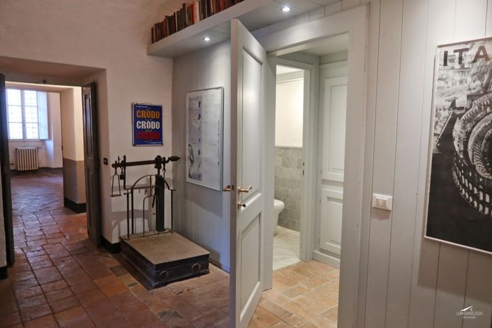 Image No.21-10 Bed Farmhouse for sale