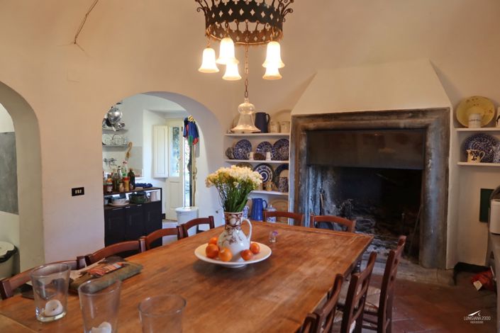 Image No.24-10 Bed Farmhouse for sale