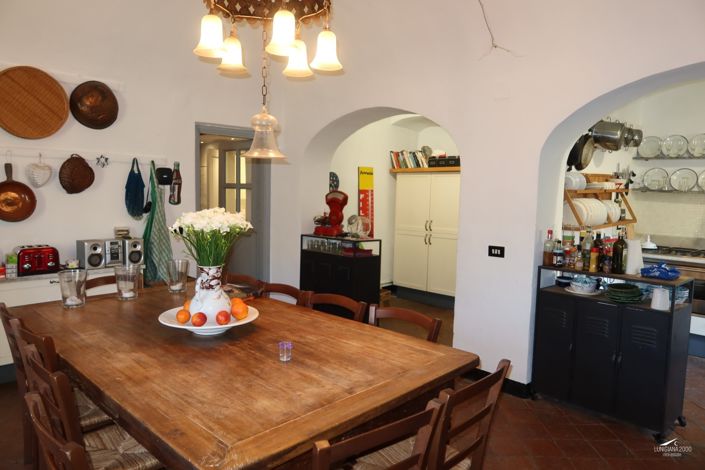 Image No.25-10 Bed Farmhouse for sale