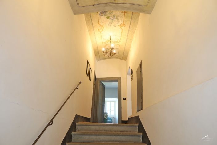 Image No.39-10 Bed Farmhouse for sale