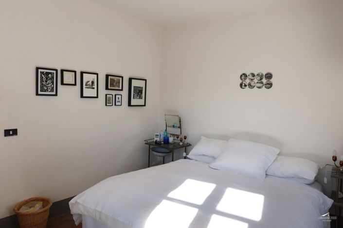 Image No.46-10 Bed Farmhouse for sale