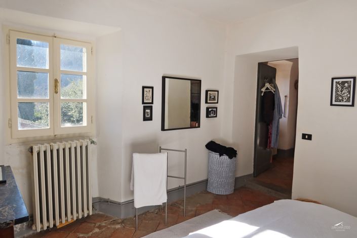 Image No.47-10 Bed Farmhouse for sale