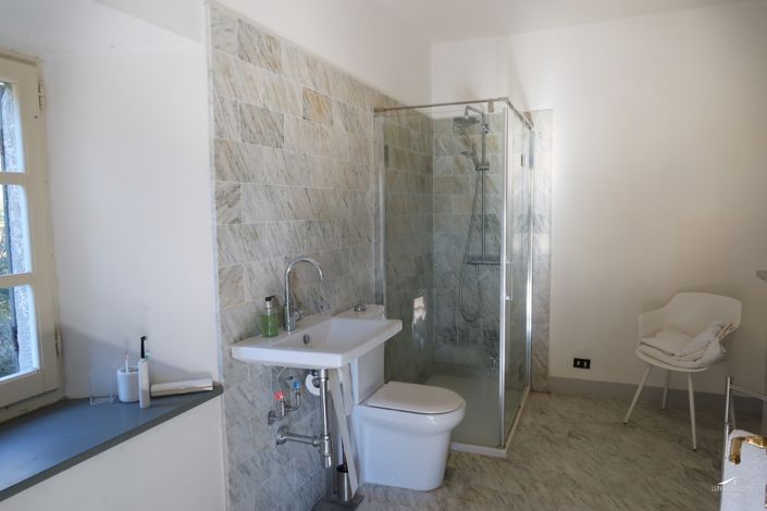 Image No.48-10 Bed Farmhouse for sale