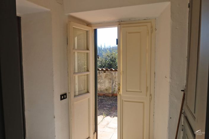 Image No.51-10 Bed Farmhouse for sale