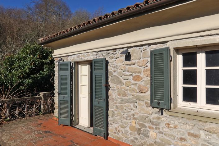 Image No.55-10 Bed Farmhouse for sale