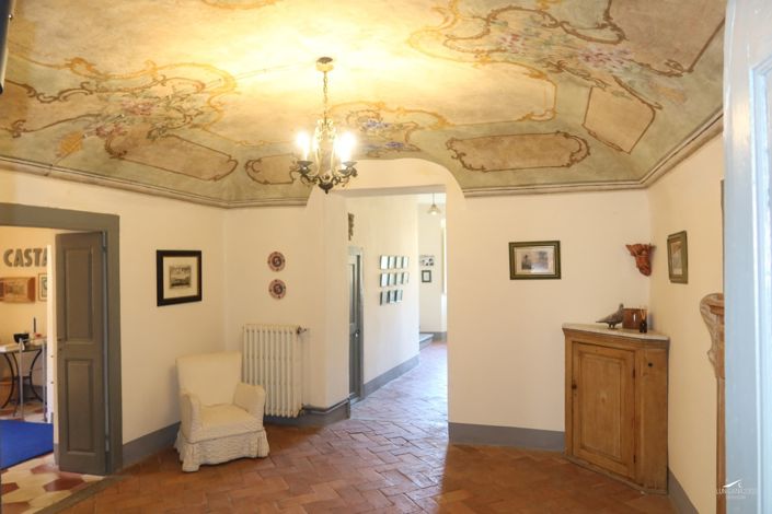 Image No.59-10 Bed Farmhouse for sale