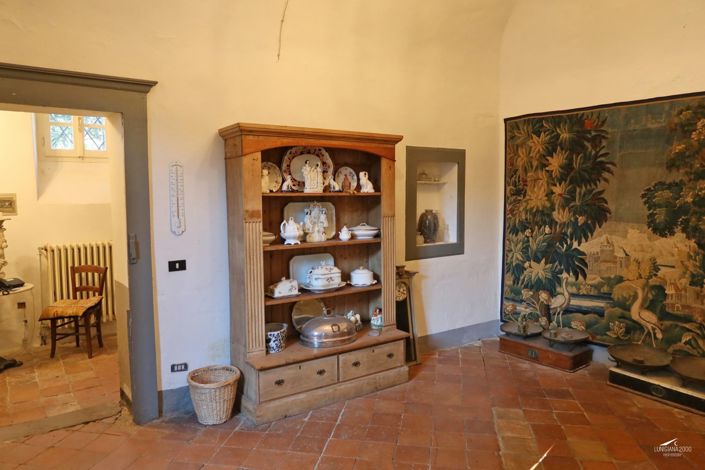 Image No.6-10 Bed Farmhouse for sale