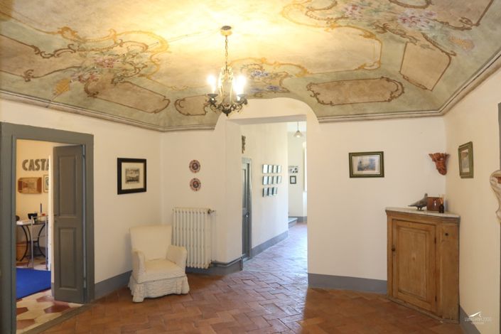 Image No.60-10 Bed Farmhouse for sale