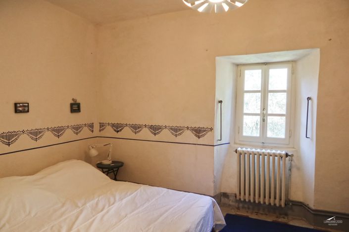 Image No.62-10 Bed Farmhouse for sale