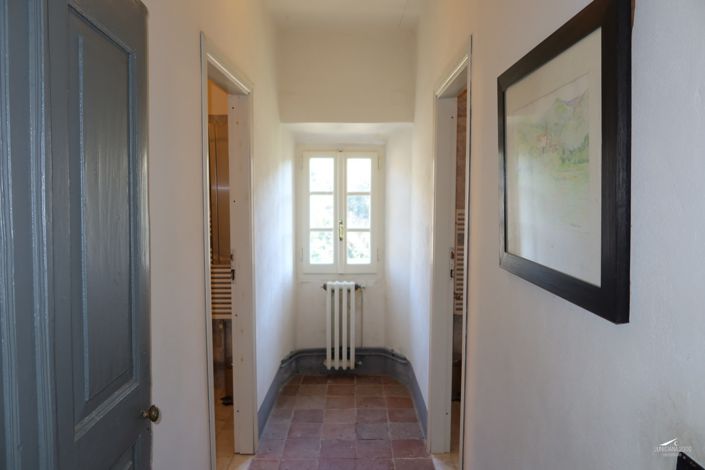 Image No.65-10 Bed Farmhouse for sale