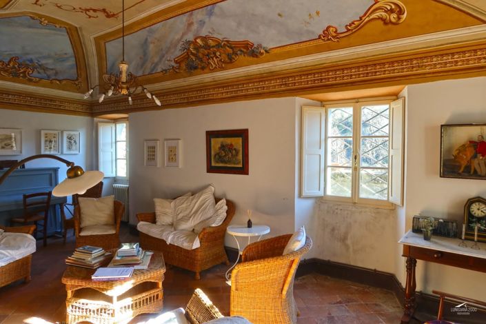 Image No.7-10 Bed Farmhouse for sale