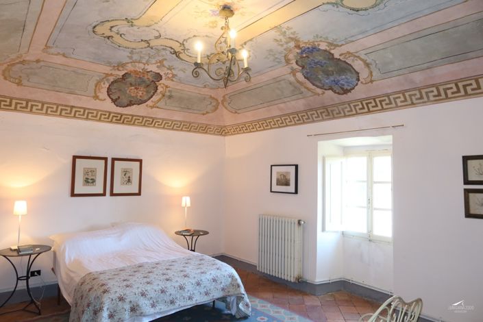 Image No.71-10 Bed Farmhouse for sale