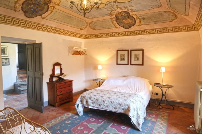 Image No.72-10 Bed Farmhouse for sale