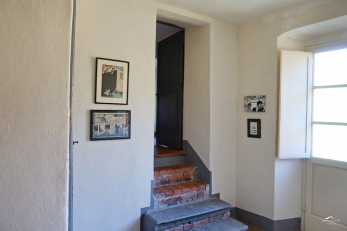 Image No.76-10 Bed Farmhouse for sale