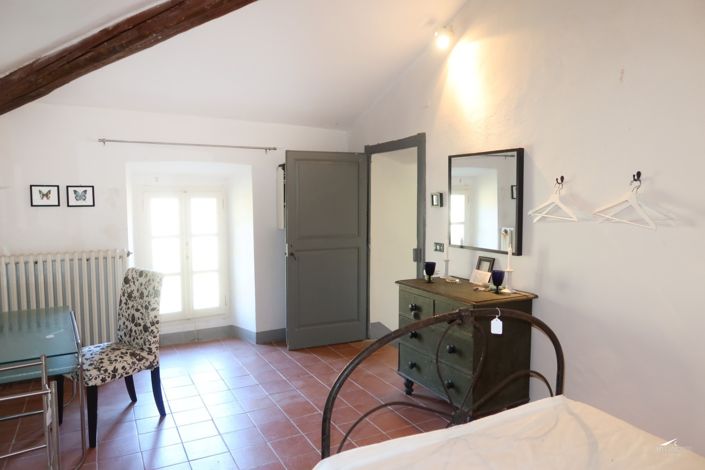 Image No.79-10 Bed Farmhouse for sale