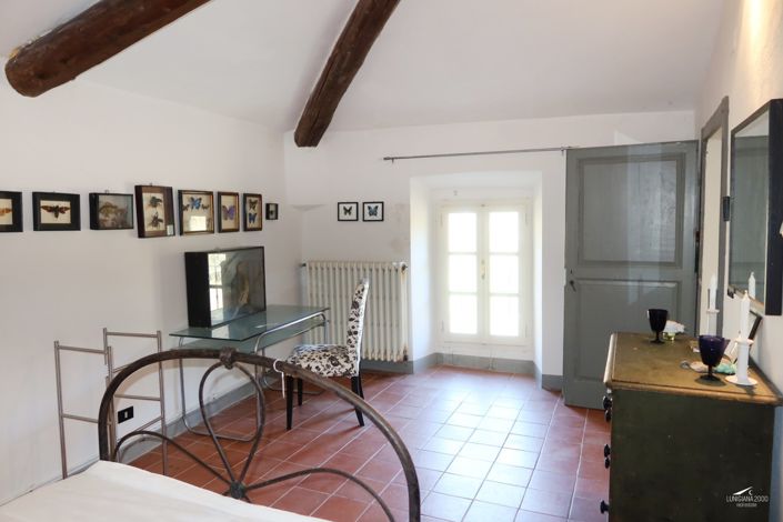 Image No.80-10 Bed Farmhouse for sale