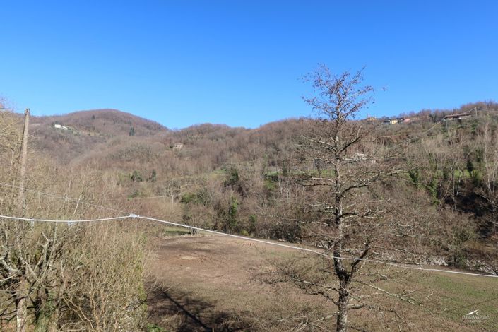 Image No.82-10 Bed Farmhouse for sale