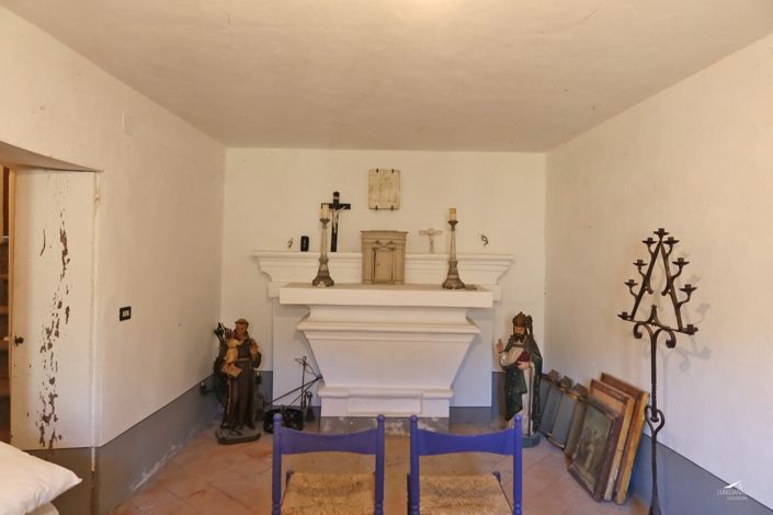 Image No.83-10 Bed Farmhouse for sale