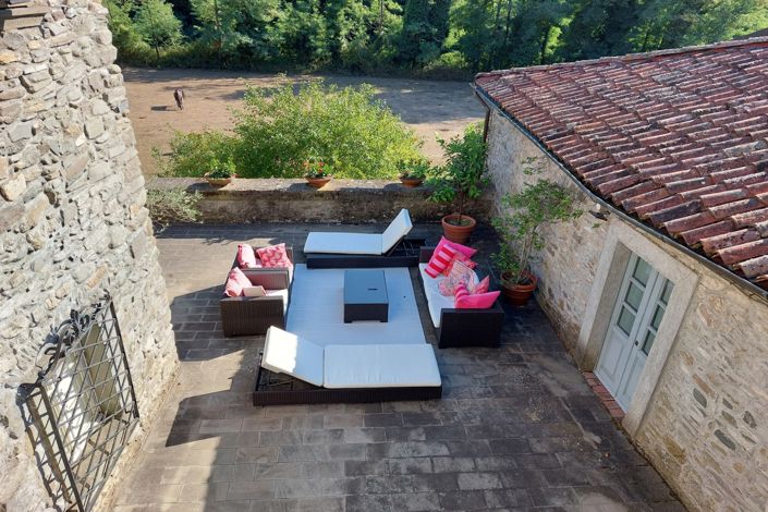 Image No.85-10 Bed Farmhouse for sale