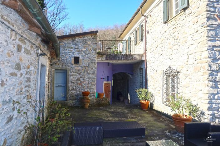 Image No.88-10 Bed Farmhouse for sale